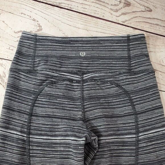 Lululemon Gather & Crow Crop II Womens Size 2 Cyber Black Deep Coal High Rise - Picture 6 of 10